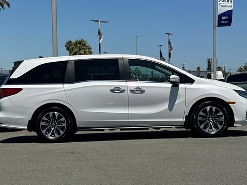 Used 2024 Honda Odyssey EX-L image 3