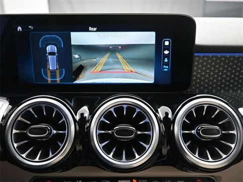 Used 2025 Mercedes-Benz GLB 250 GLB 250 w/ Exclusive Package image 12