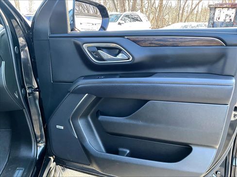Used 2024 Chevrolet Suburban Premier image 12