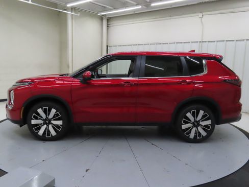 New 2025 Mitsubishi Outlander SE image 6