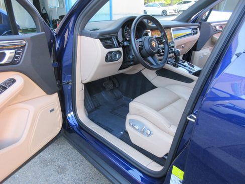 Used 2024 Porsche Macan image 6