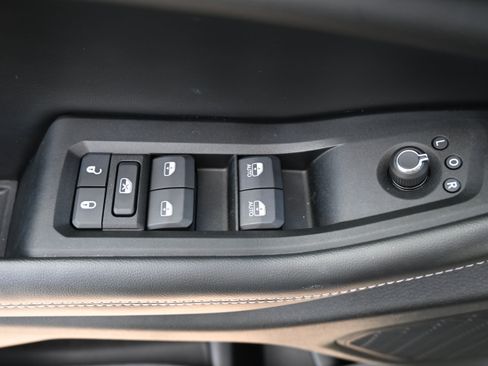 Used 2025 Jeep Grand Cherokee Laredo X w/ Luxury Tech Group I RWD image 15