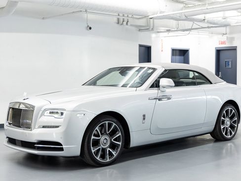 Used 2017 Rolls-Royce Dawn RWD image 3