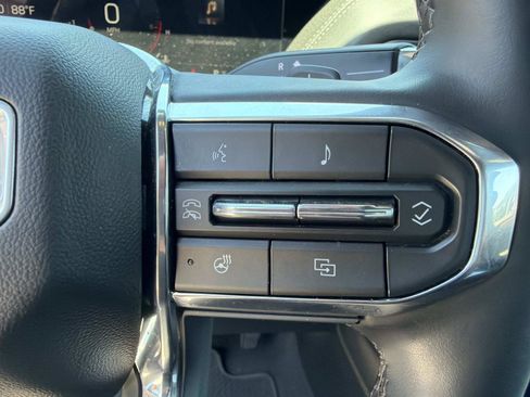 Used 2025 GMC Yukon Denali RWD image 21