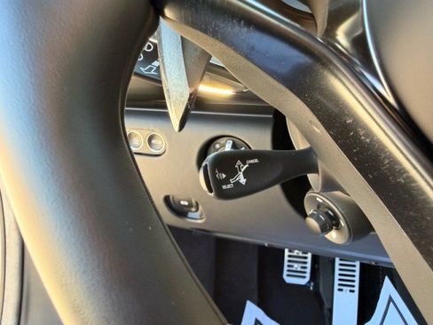 Used 2023 McLaren Artura RWD image 18