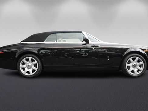 Used 2010 Rolls-Royce Phantom Drophead Coupe image 2