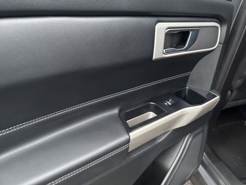 Used 2022 Ford Explorer XLT w/ Equipment Group 202A image 40