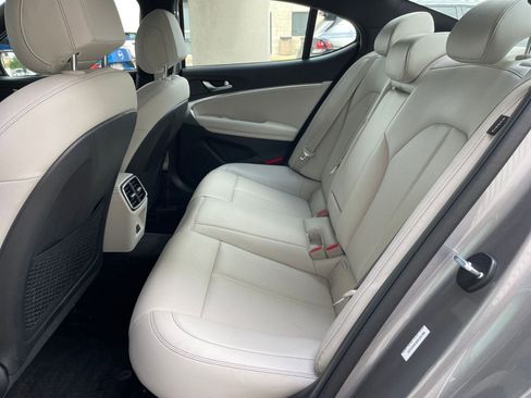 Used 2025 Genesis G70 2.5T image 25