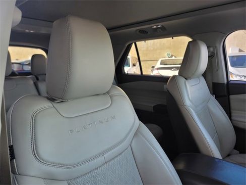 Used 2020 Ford Explorer Platinum w/ Premium Technology Package image 19