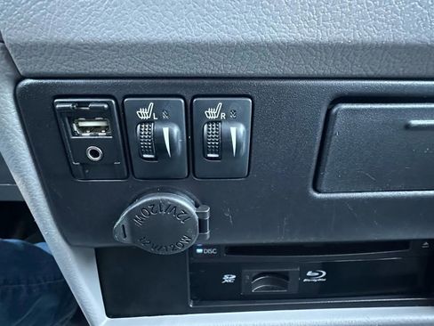 Used 2015 Toyota Sienna XLE Premium image 19