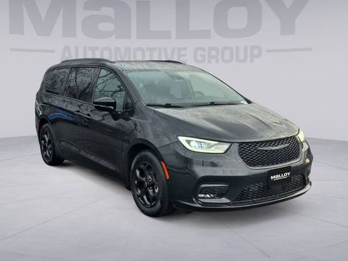Used 2024 Chrysler Pacifica Premium FWD image 7
