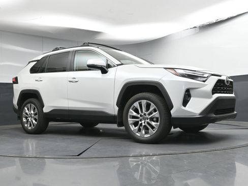 Certified 2025 Toyota RAV4 XLE Premium image 24