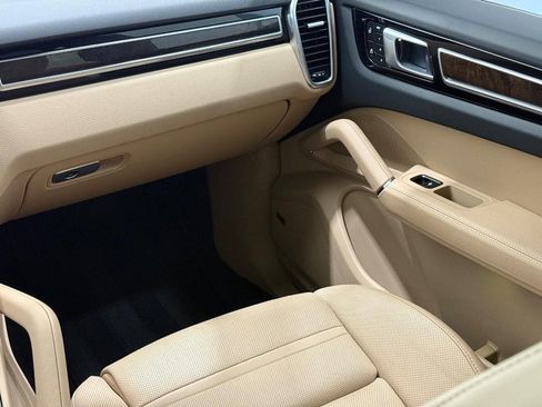 Certified 2022 Porsche Cayenne E-Hybrid image 18