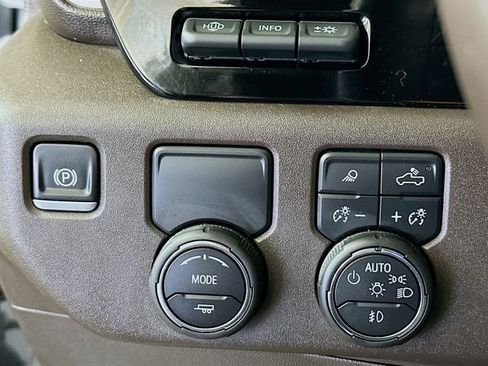 Used 2025 Chevrolet Silverado 1500 LTZ w/ LTZ Premium Texas Edition image 9