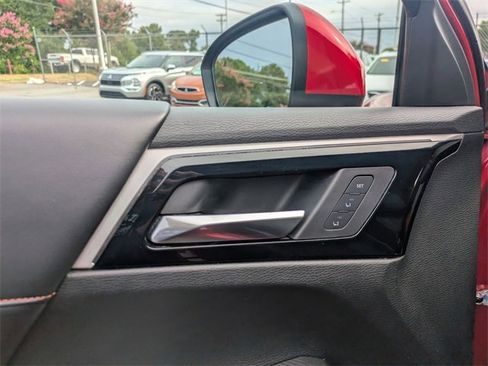 Used 2023 Mitsubishi Outlander SE image 12