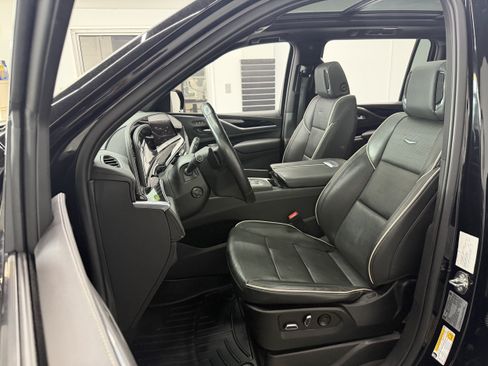 Used 2022 Cadillac Escalade ESV Sport w/ Touring Package AWD/4WD image 15