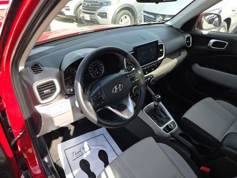 Used 2022 Hyundai Venue SEL w/ Cargo Package image 18
