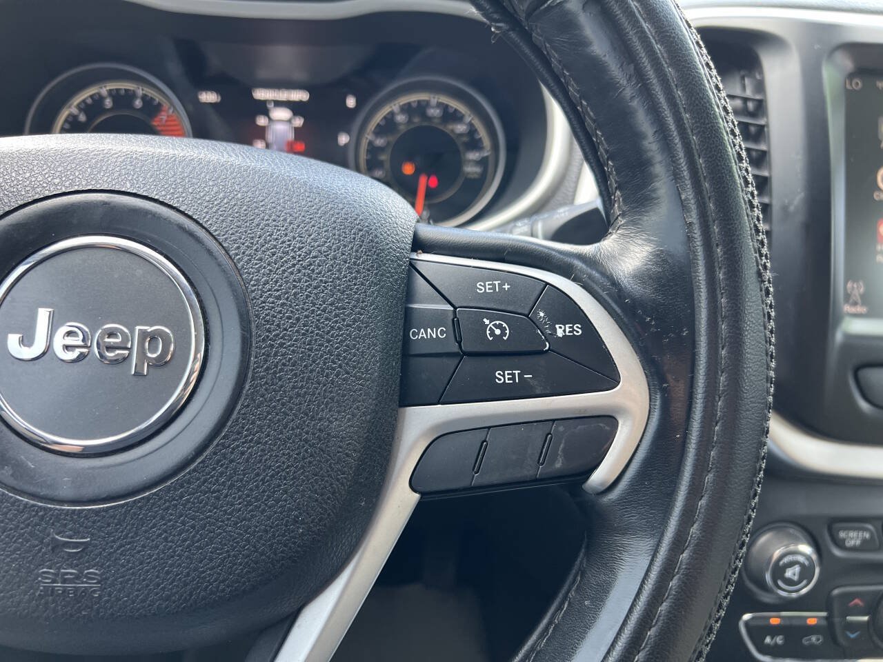 Used 2016 Jeep Cherokee Limited FWD image 22