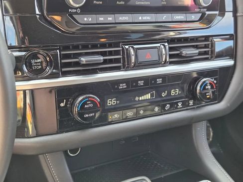 Used 2025 Nissan Pathfinder SV FWD image 21