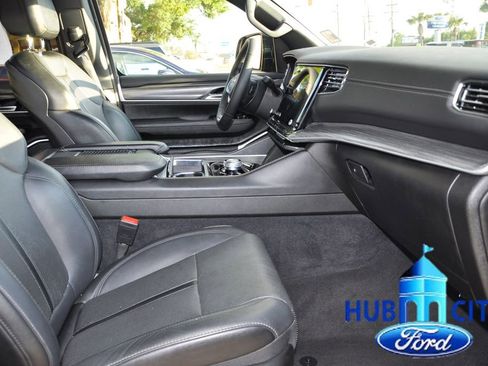 Used 2024 Jeep Wagoneer L Series II image 16