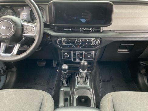 Used 2024 Jeep Wrangler Unlimited Sahara AWD/4WD image 11