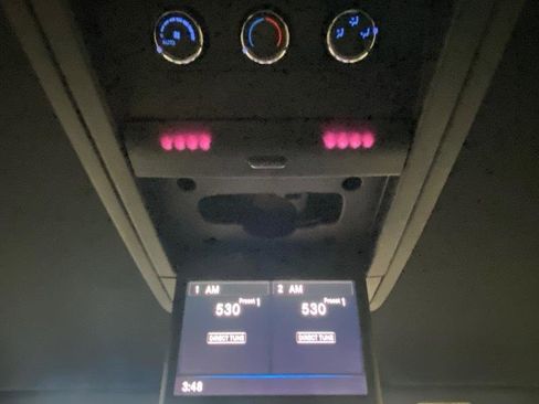 Used 2015 Chrysler Town & Country S image 22