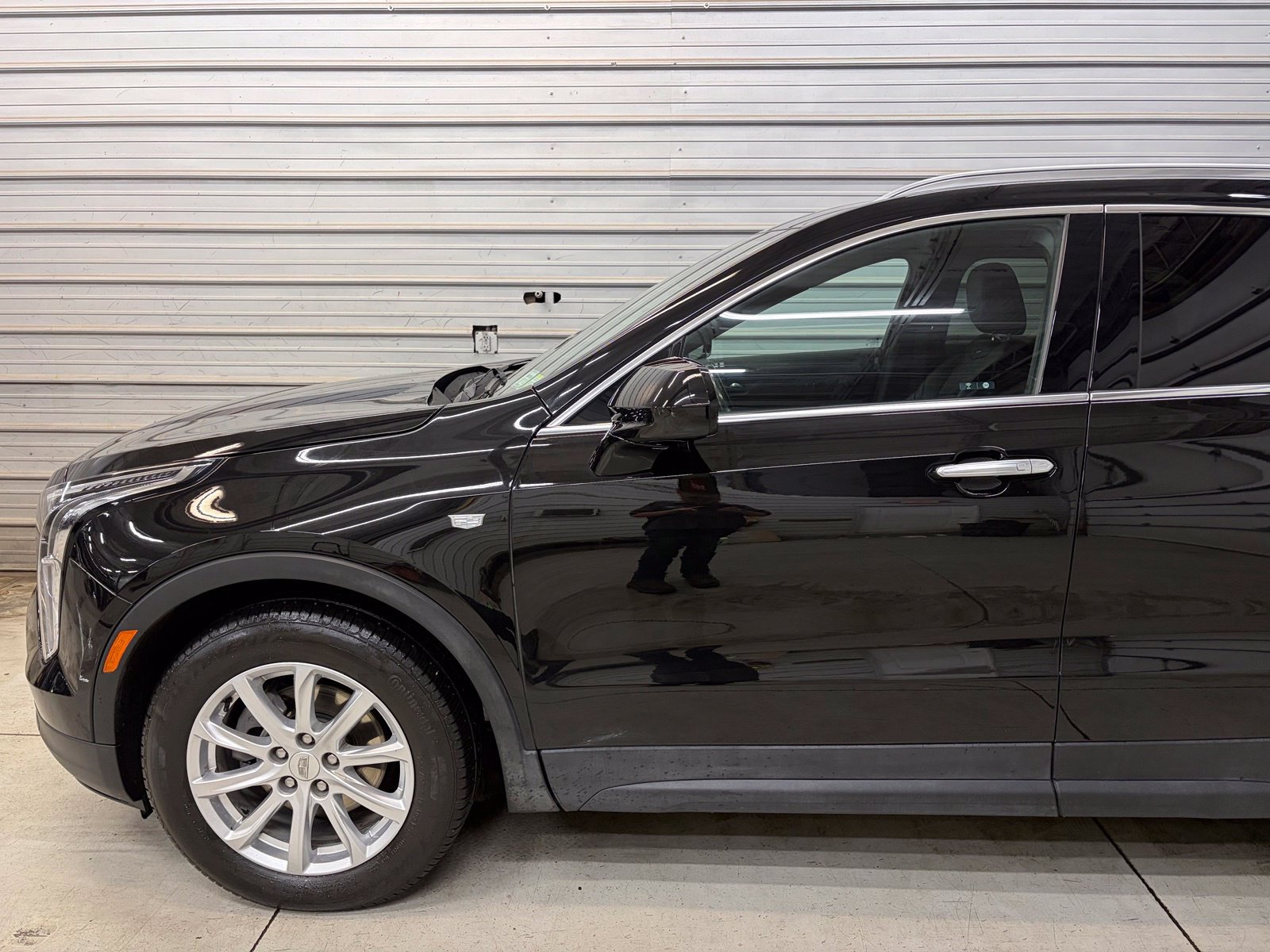 Used 2022 Cadillac XT4 Luxury w/ Cold Weather Package AWD/4WD image 3