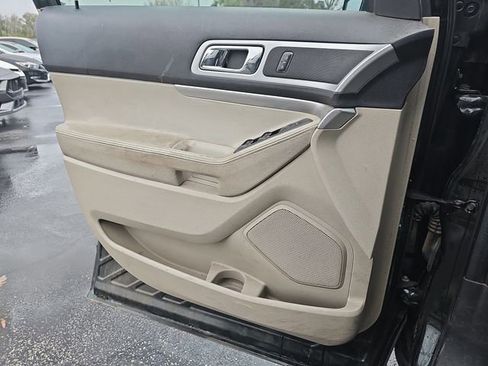 Used 2013 Ford Explorer XLT image 25
