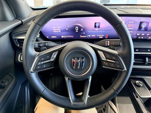 Used 2025 Buick Enclave Preferred image 18