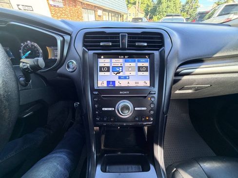 Used 2018 Ford Fusion Titanium FWD image 4