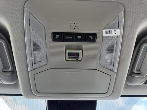 Used 2025 Toyota RAV4 XLE AWD/4WD image 17