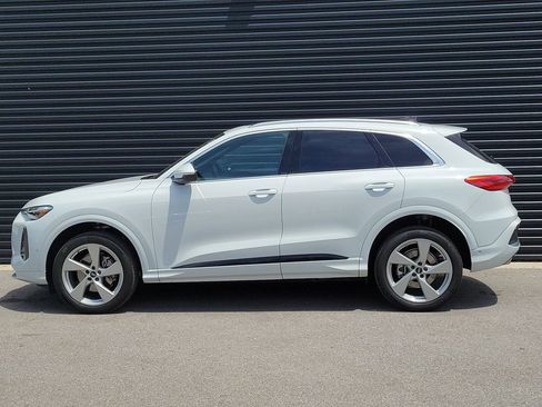 Used 2025 Audi Q5 Premium Plus AWD/4WD image 2