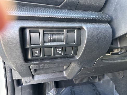 Used 2018 Subaru Crosstrek 2.0i Premium w/ Moonroof Package image 30