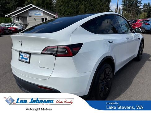 Used 2024 Tesla Model Y Long Range AWD/4WD image 5