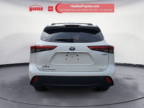 Used 2023 Toyota Highlander XLE AWD/4WD image 4