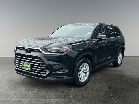 Used 2024 Toyota Grand Highlander XLE image 3