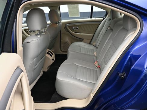 Used 2015 Ford Taurus SE FWD image 11