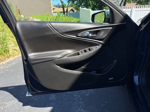 Used 2017 Chevrolet Malibu LT w/ Leather Package FWD image 18