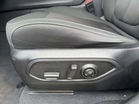 Used 2023 Jeep Grand Cherokee Laredo AWD/4WD image 22