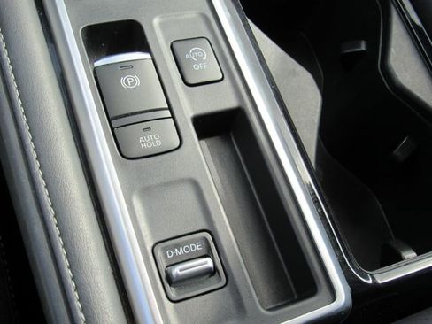 Certified 2024 Nissan Pathfinder SL image 30