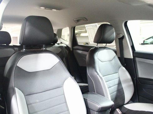 Used 2022 Volkswagen Taos SEL image 25