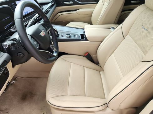 Used 2022 Cadillac Escalade Premium Luxury AWD/4WD image 13