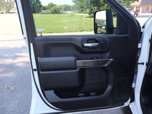 Used 2022 Chevrolet Silverado 3500 LT AWD/4WD image 26