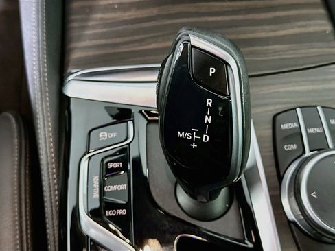 Used 2022 BMW M550i xDrive AWD/4WD image 25