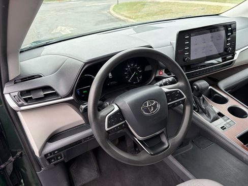 Used 2021 Toyota Sienna LE image 16