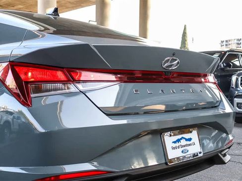 Used 2022 Hyundai Elantra SEL w/ Preferred Accessory Package image 9