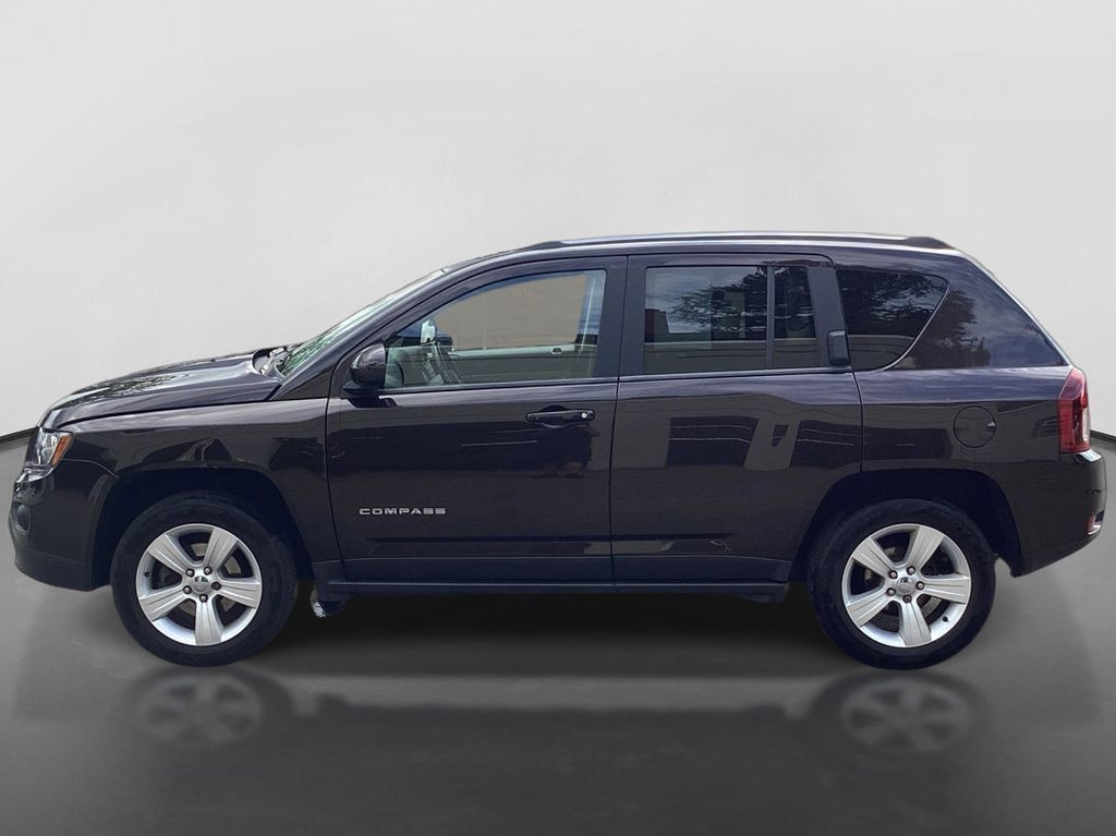 Used 2014 Jeep Compass Latitude w/ Sun/Sound Group AWD/4WD image 8