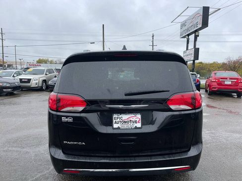Used 2019 Chrysler Pacifica Touring-L FWD image 6
