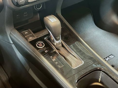 Used 2024 Nissan Kicks SR w/ SR Premium Package image 16