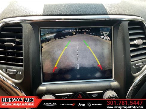 Used 2018 Jeep Grand Cherokee Altitude AWD/4WD image 14